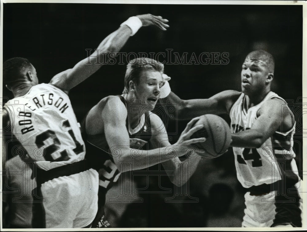 1990 Milwaukee basketball player Greg &quot;Cadillac&quot; Anderson in action - Historic Images