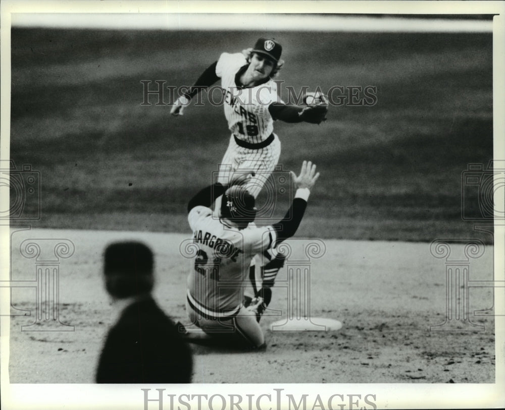 1981 Press Photo Mike Hargrove slides during Milwaukee Brewers Opening Day game - Historic Images