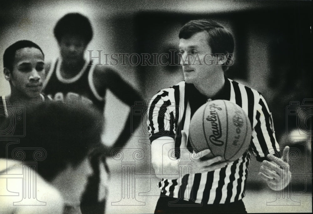 1980 Press Photo Bill Carollo, Milwaukee Brewers summer games scorer-Historic Images