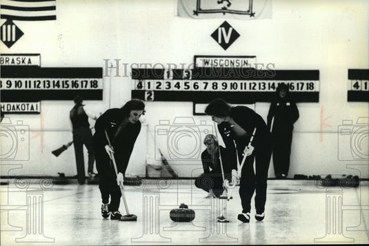 1981 Press Photo Marge Zoesch, Joan Skarr, Curlers in Wisconsin - mjt01763-Historic Images
