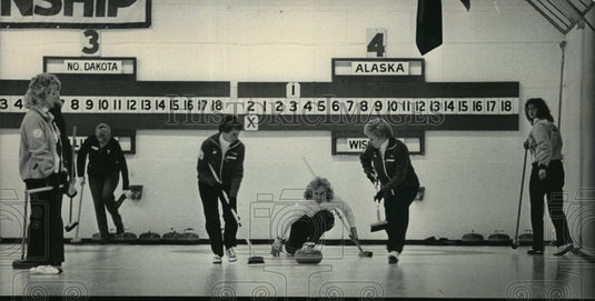 1984 Press Photo US Women's Curling - Miriam Burrows, Marilyn DeRubis, Others-Historic Images