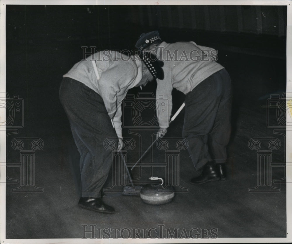 1955 Press Photo Scottish Curlers in Wisconsin, Touring United States- Historic Images