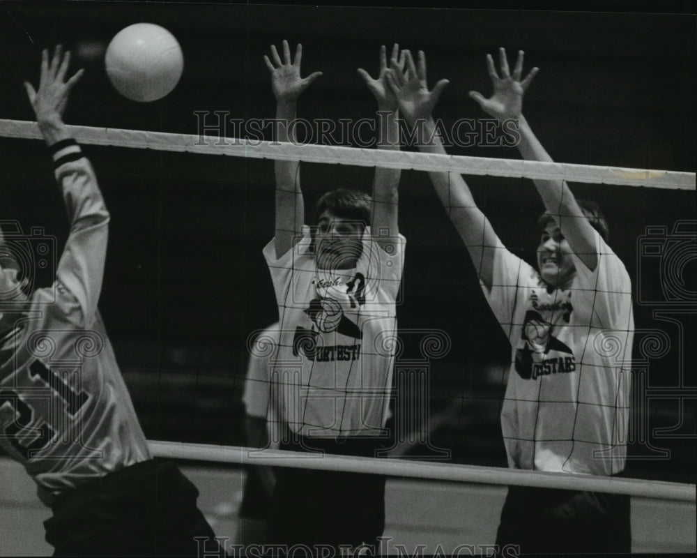 1994 Press Photo Waukesha North players attempt to block West&#39;s Jason Gonzales-Historic Images