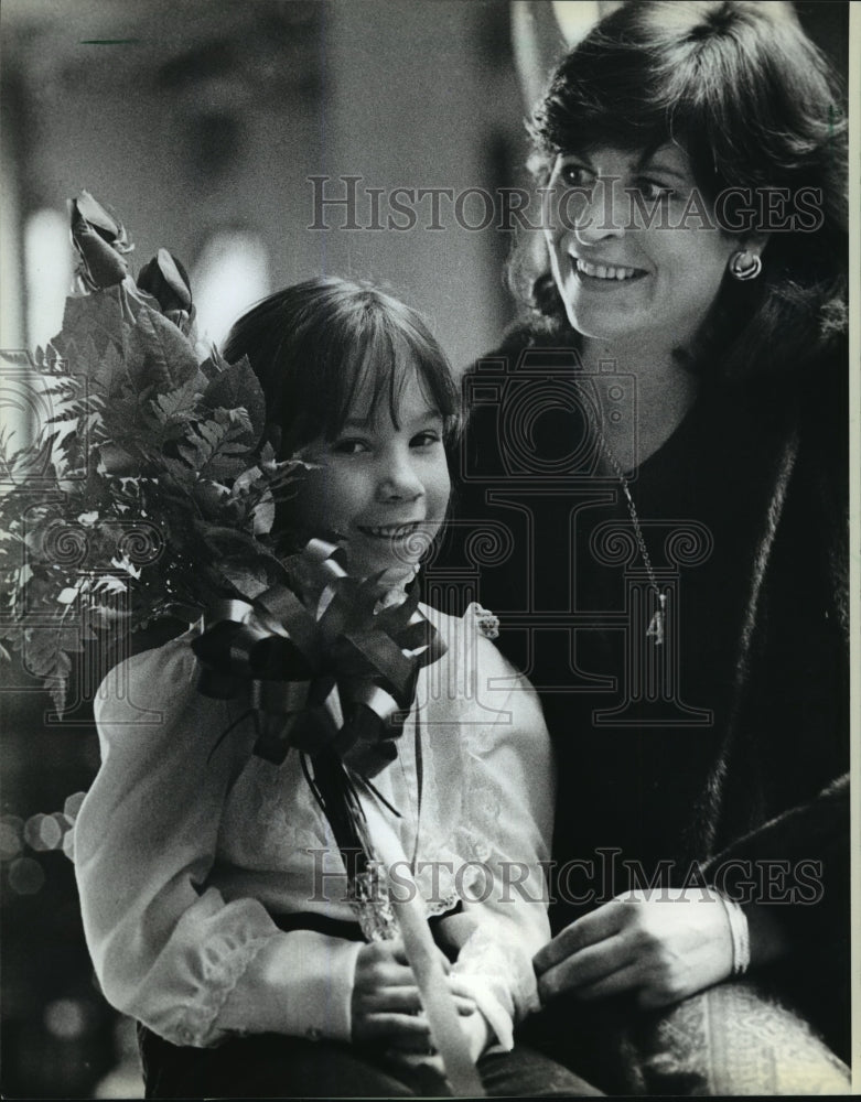 1983 Press Photo Lynda Caldwell, Brewers&#39; Mike Caldwell&#39;s wife, &amp; April Kinnard - Historic Images