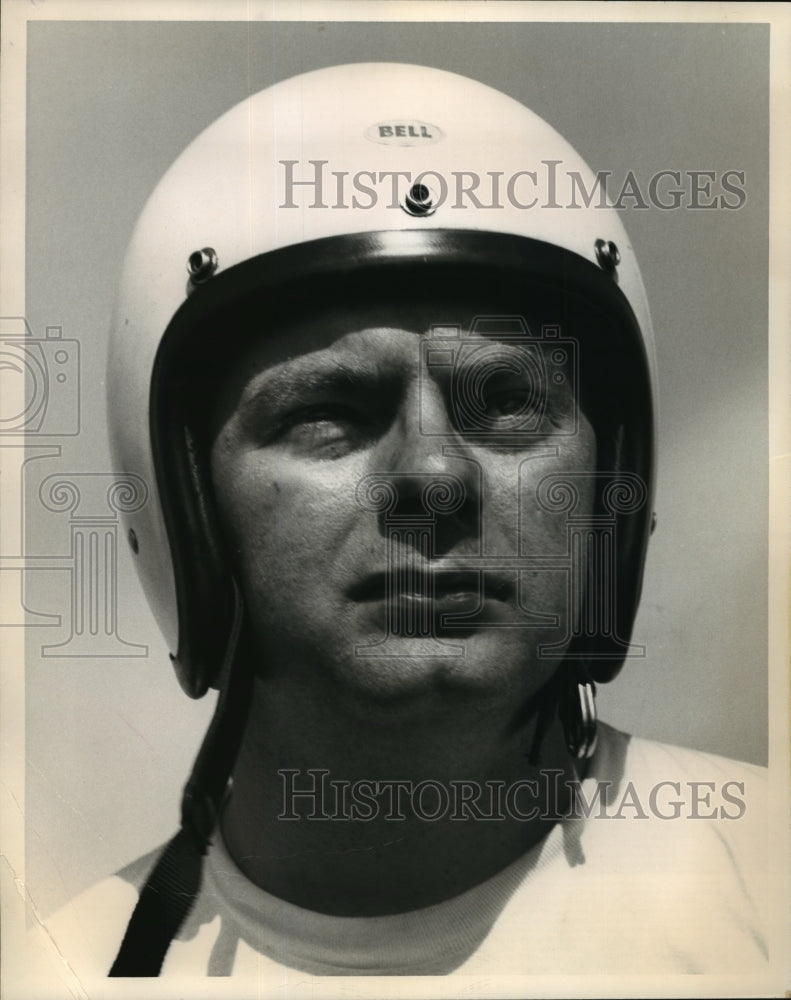 1965 Race car driver, Pete Farnsworth of Milwaukee - Historic Images