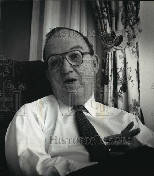 1992 Press Photo Baseball Commissioner Fay Vincent at Pfister Hotel - mjt02214-Historic Images