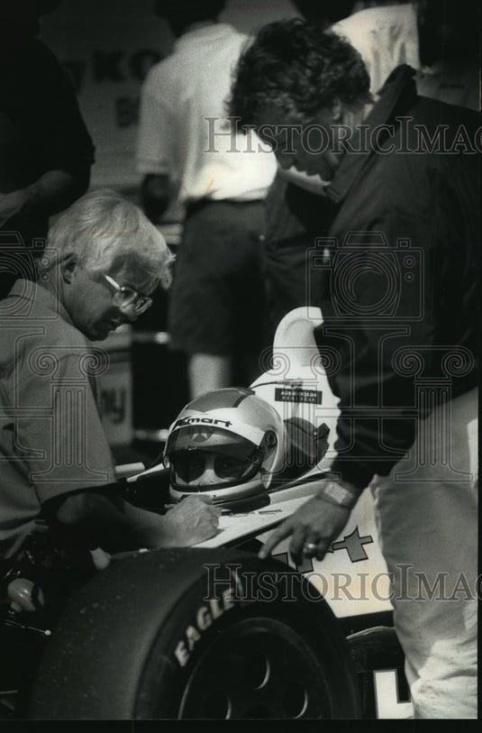 1990 Press Photo Car racing's Michael Andretti with father Mario and crew member-Historic Images