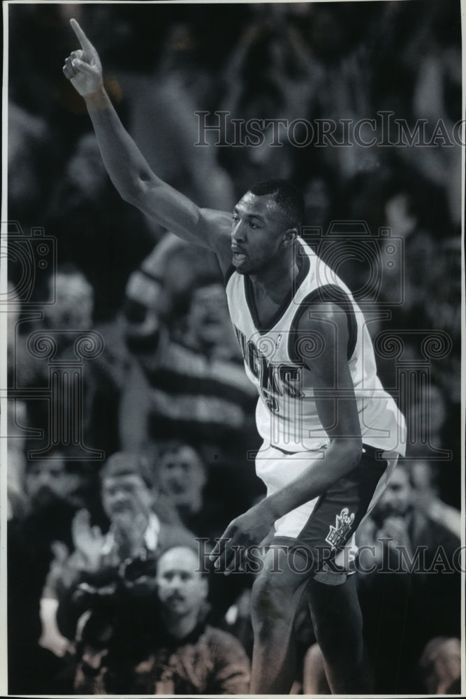 1995 Press Photo Vin Baker, one of Bucks basketball&#39;s more productive players - Historic Images