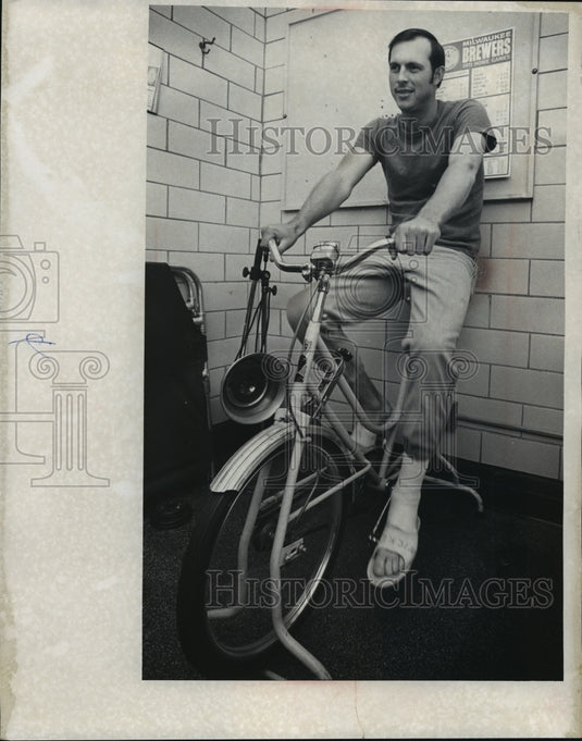1971 Press Photo Milwaukee Brewers Baseball Player Floyd Wicker Rehabilitating - Historic Images