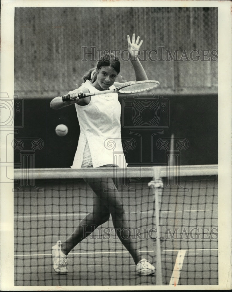 1973 Press Photo Future Mrs.Norman Brinker, Maureen Connolly, in tennis action- Historic Images