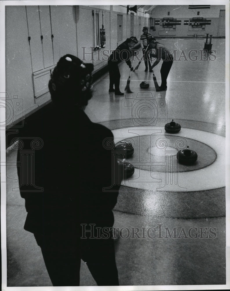 1982 Press Photo National Champion Granites Rink Curling In Wauwatosa, Wisconsin - Historic Images