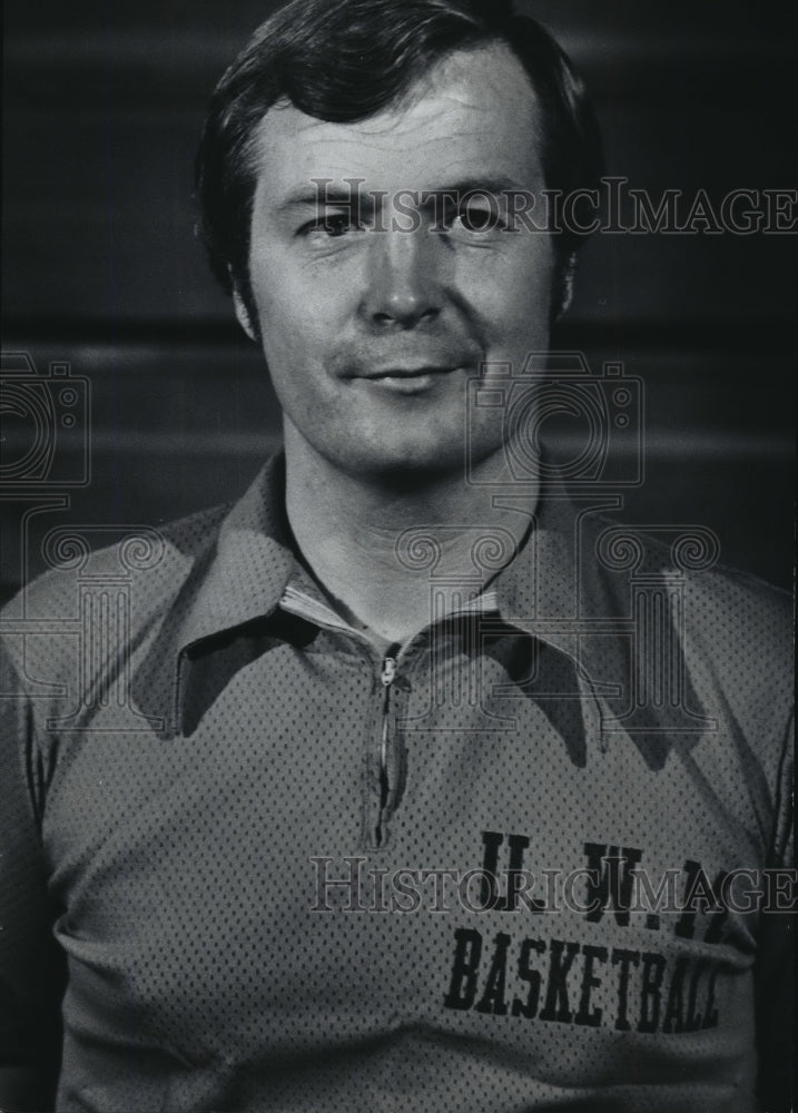 1973 Press Photo University Of Wisconsin-Milwaukee Basketball Coach Bill Klukas-Historic Images