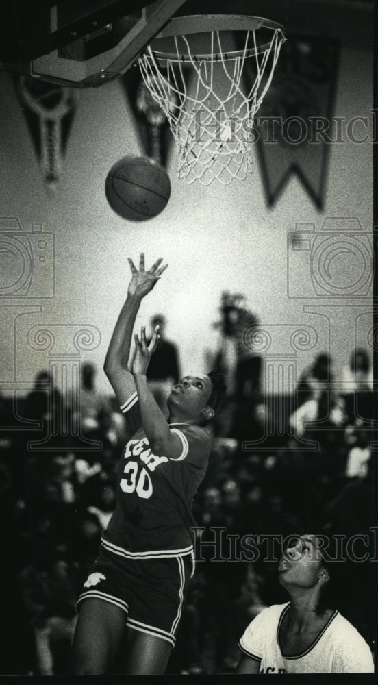 1991 Press Photo Milwaukee Girl&#39;s Basketball&#39;s Shontina Edwards, Leakeasha Hicks-Historic Images