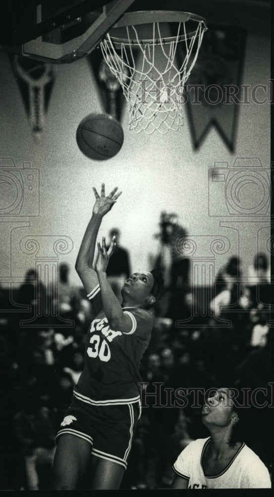 1991 Press Photo Milwaukee Girl's Basketball's Shontina Edwards, Leakeasha Hicks-Historic Images