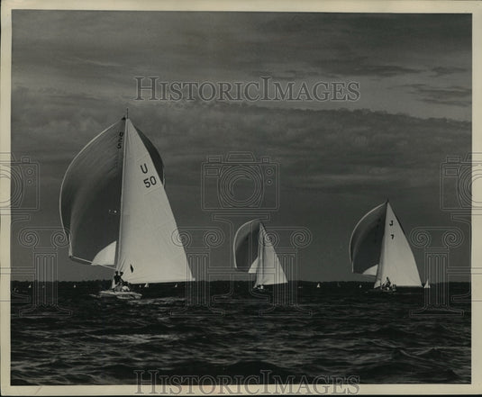 1953 Saliboats during Lake Winnebago weekly race at Riverside Park - Historic Images