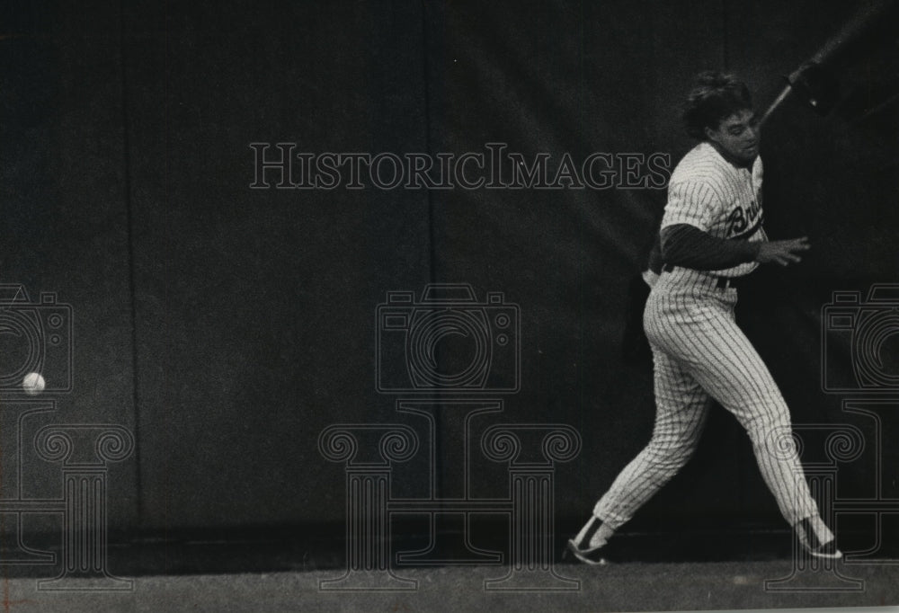 1991 Press Photo Brewers baseball&#39;s Dante Bichette crashes into wall during game- Historic Images