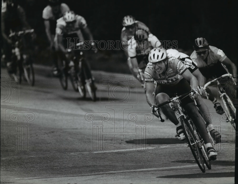 1994 Press Photo Bicycle racers in action during the Fresca Cycling Classic - Historic Images