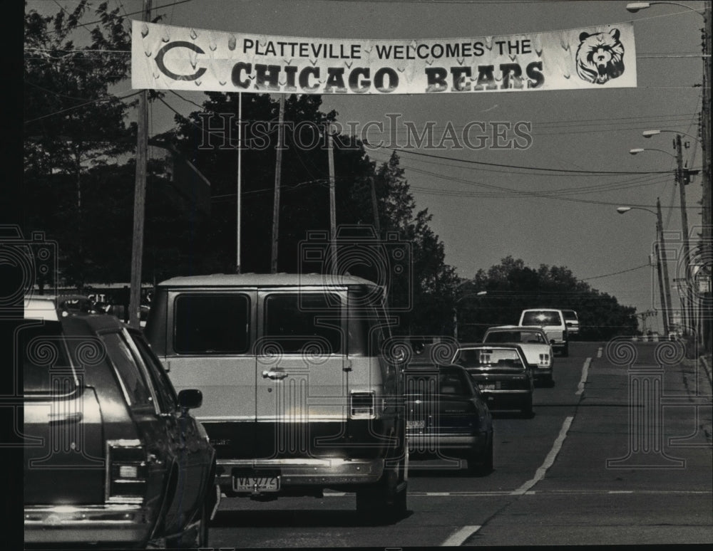 1988 Press Photo Banner Welcomes Chicago Bears Football Team In Platteville - Historic Images