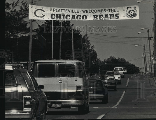 1988 Press Photo Banner Welcomes Chicago Bears Football Team In Platteville - Historic Images