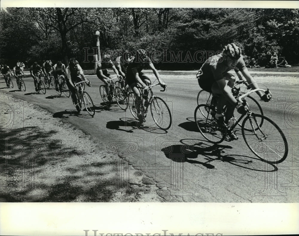 1981 Press Photo Bikers in the Lowenbrau Grand Prix at Lake Park in Wisconsin - Historic Images