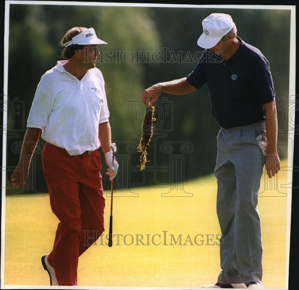 1993 Press Photo Jim Gallagher, Jr. And Andy North At Tuckaway Golf Course-Historic Images