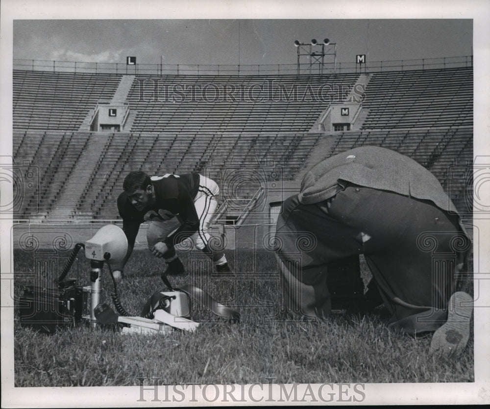 1954 Press Photo Photographer Niels Lauritzen takes photo of football player- Historic Images
