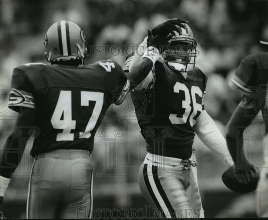 1993 Press Photo Packers football's LeRoy Butler all smiles during scrimmage - Historic Images