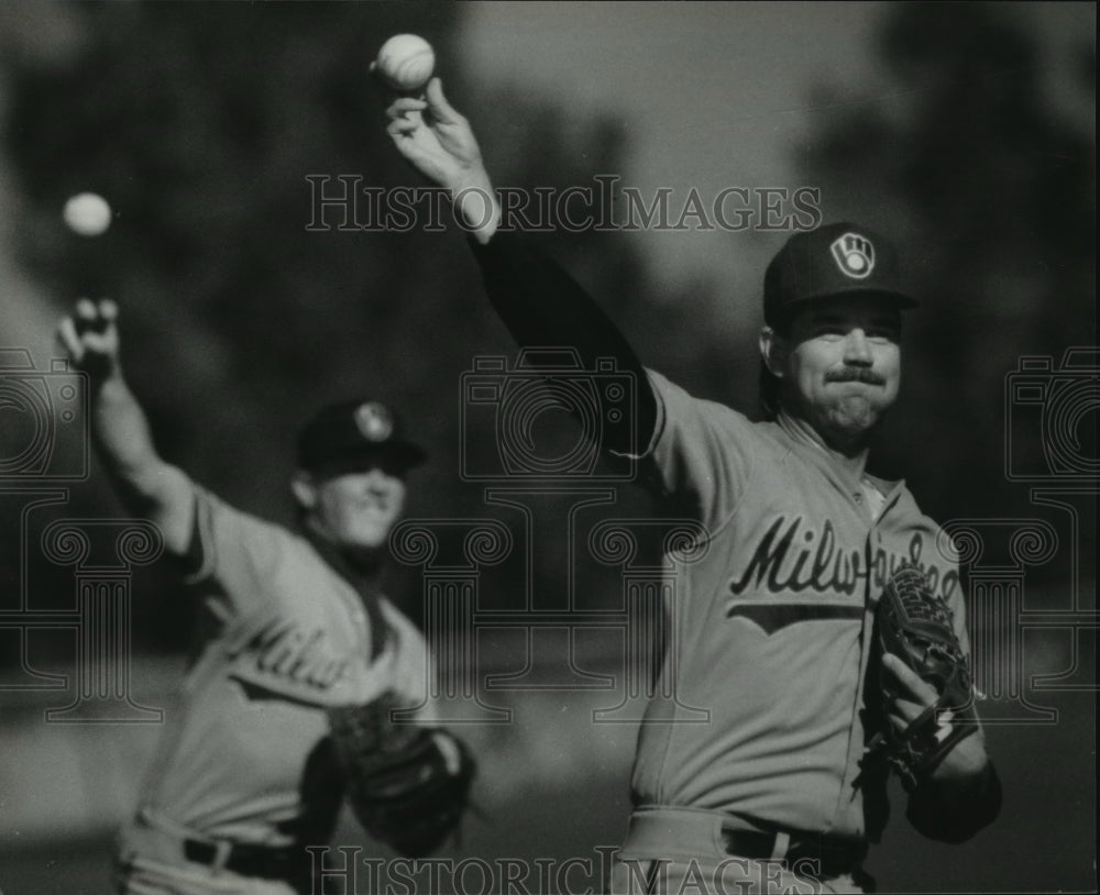 1991 Press Photo Brewers baseball pitcher, Mark Knudson, leads pitchers parade - Historic Images