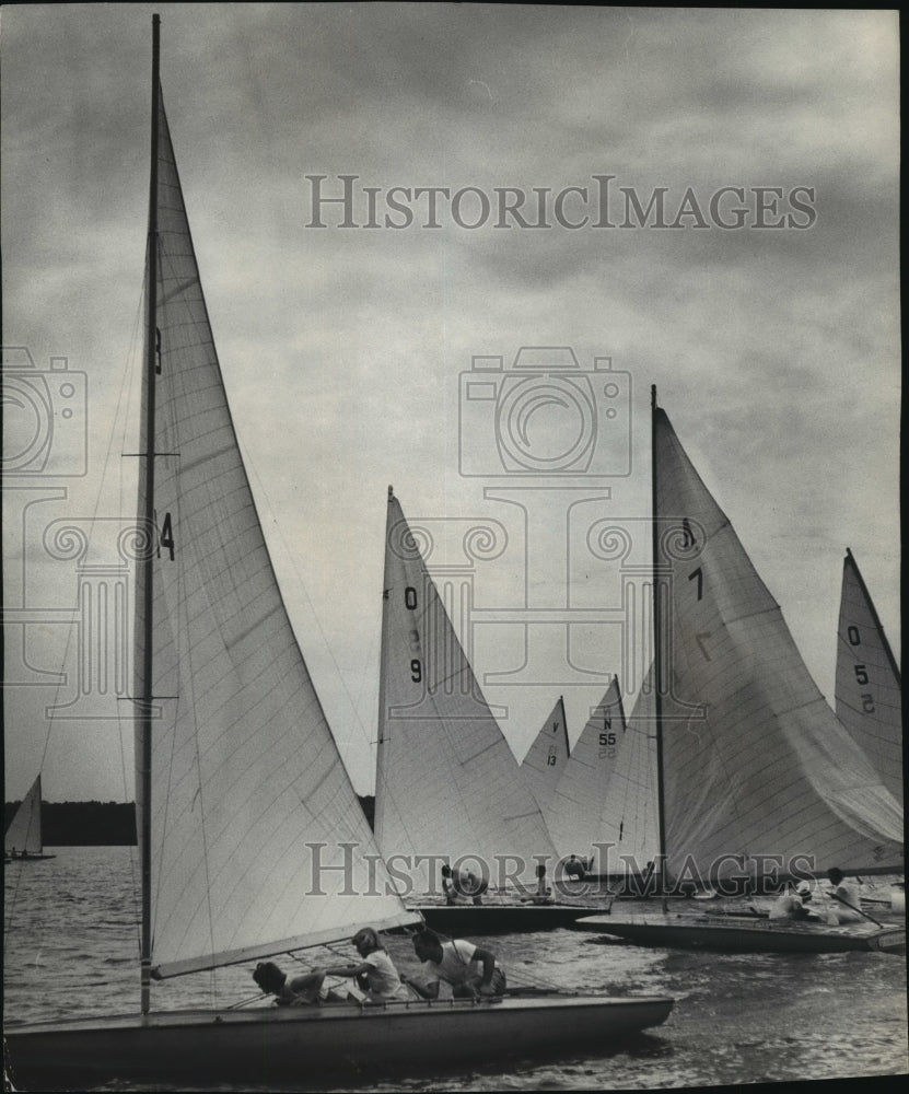 1953 Press Photo Boats sail during morning race on Okauchee Lake, Wisconsin- Historic Images