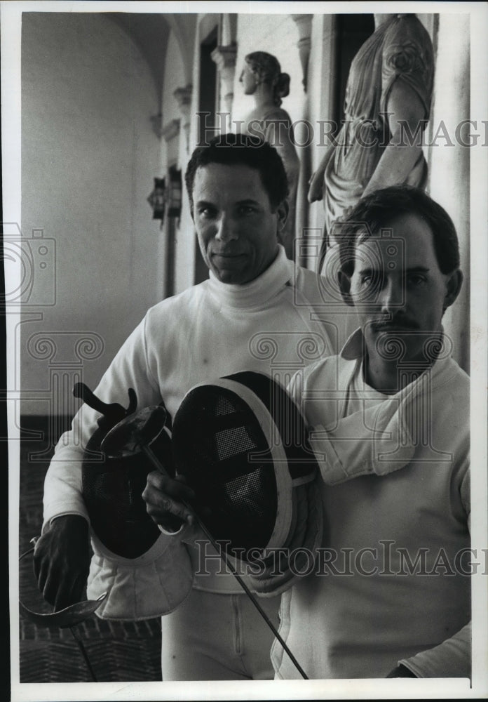 1989 Press Photo Fencing champs, Pedro Barcelo and Joe Biebel at Alverno College-Historic Images