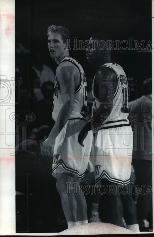 1992 Press Photo Wisconsin basketball's Andy Kilbride, Tracy Webster during game-Historic Images