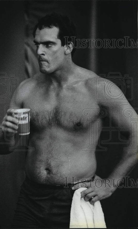1983 Press Photo Dave Drechsler took a break after a workout - mjt03768 - Historic Images