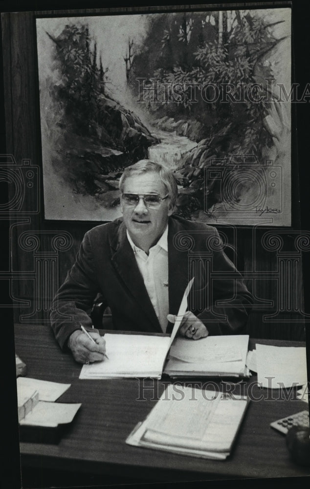 1984 John Jardine, business executive and former football coach - Historic Images