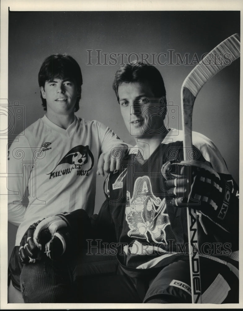 1985 Press Photo Milwaukee hockey players Tom Bolster and Dale Yakiwchuk - Historic Images