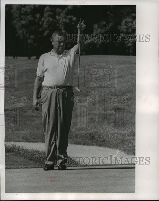 1961 Madison's radio man Fred Gage at State Amateur Golf Tournament - Historic Images
