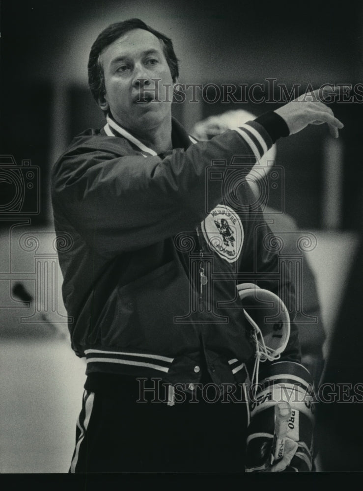 1984 Press Photo Cliff Koroll's coach of the Admirals has them in new direction - Historic Images