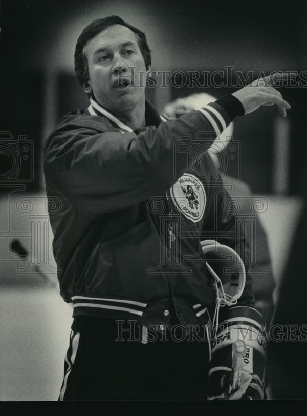 1984 Press Photo Cliff Koroll's coach of the Admirals has them in new ...