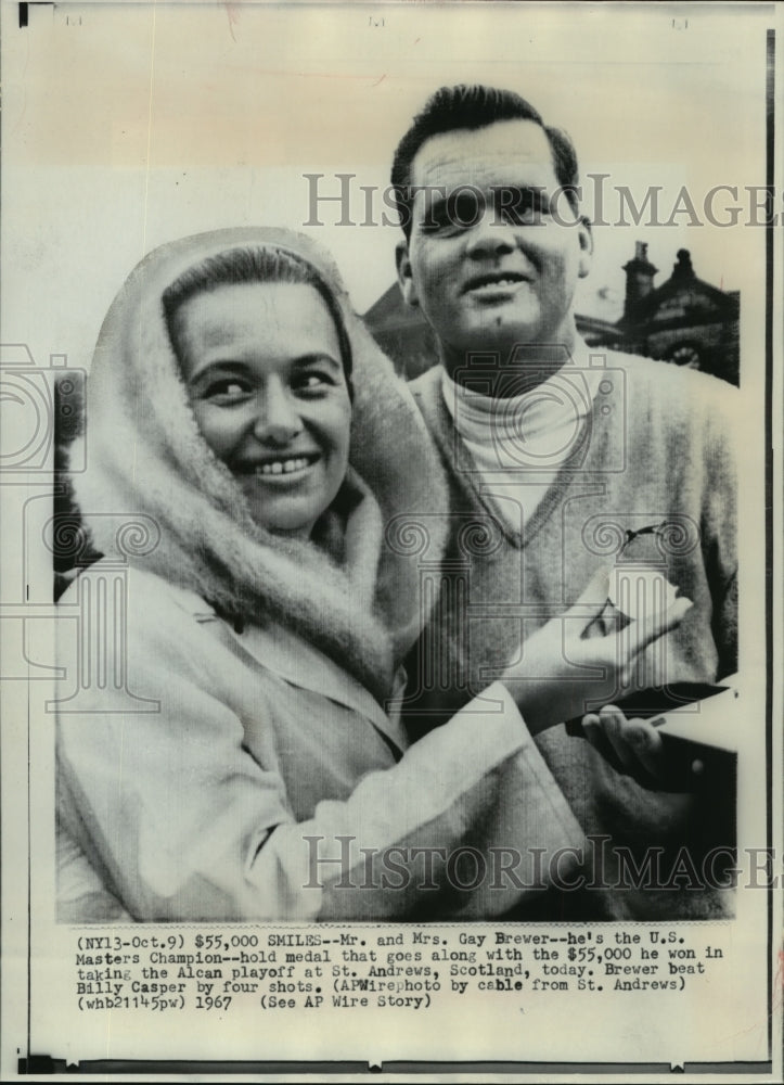 1967 Golfer Gay Brewer and wife after winning Alcan playoff - Historic Images