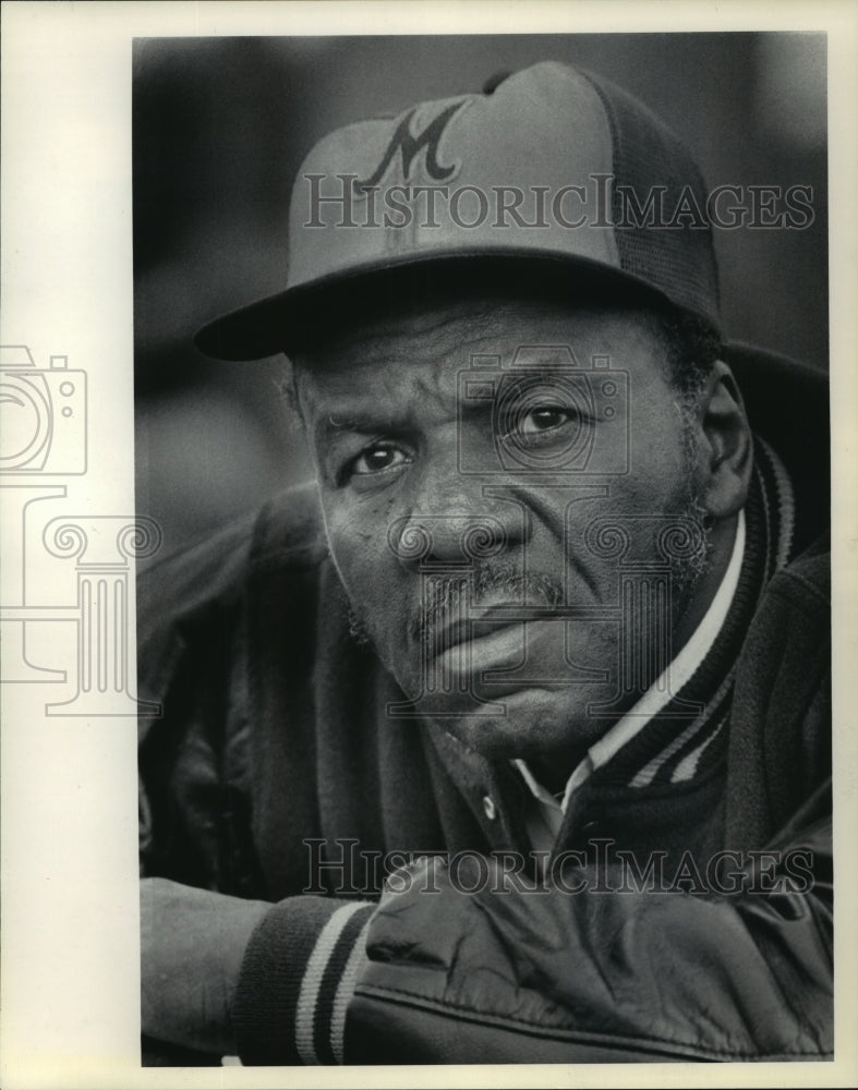 1984 Press Photo John David, organizer of Milwaukee&#39;s St. Mark Baseball Team. - Historic Images