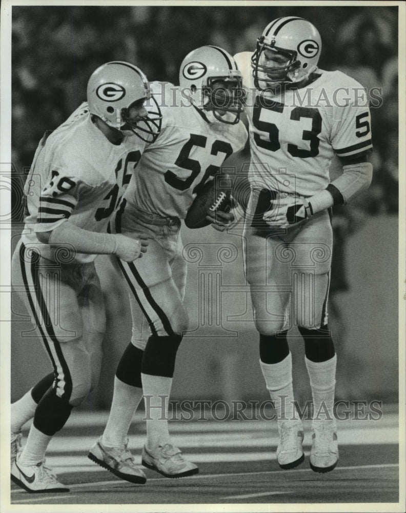 1983 Press Photo Packers football&#39;s Mike Douglass, teammates during Detroit game - Historic Images