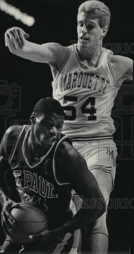 1986 Marquette basketball's Tom Copa guards Kevin Holmes-Historic Images