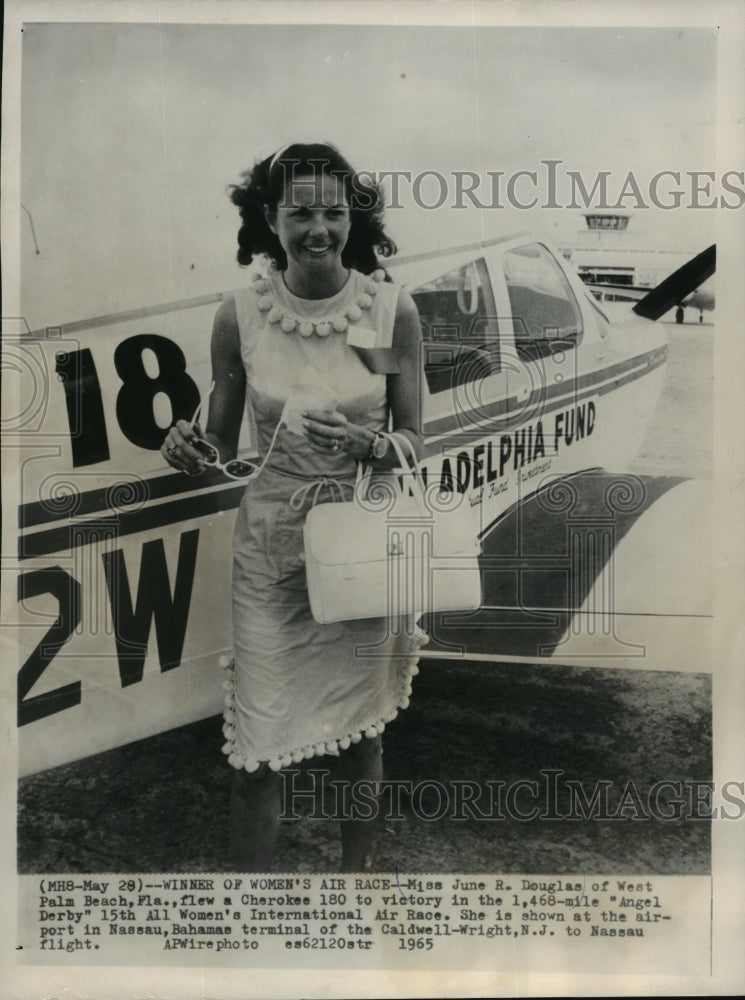 1965 Press Photo Miss June R. Douglas, winner of &quot;Angel Derby&quot; Women&#39;s Air Race- Historic Images