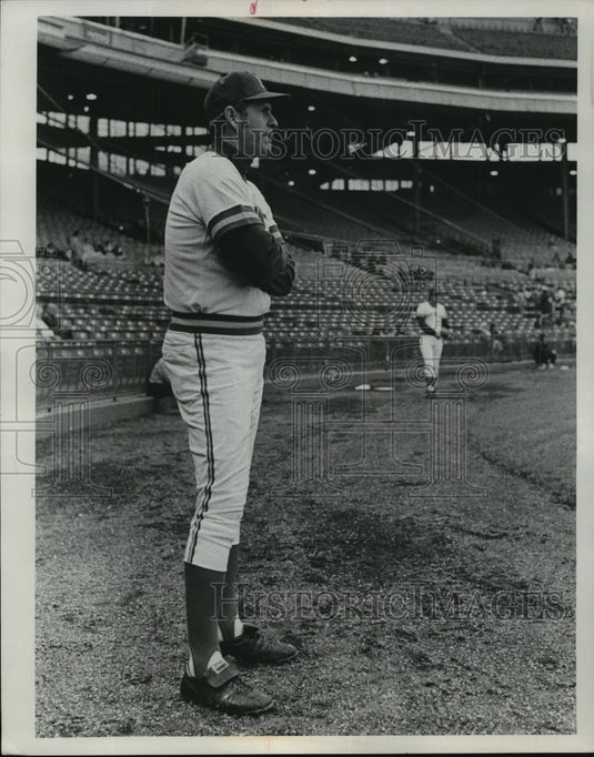 Press Photo Del Crandall in a contemplative moment. - mjt04740 - Historic Images