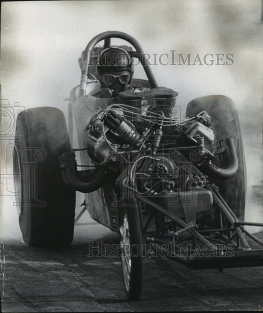 1975 Bud Allen at the Winston Hot Rod race in Union Grove, Wisconsin - Historic Images