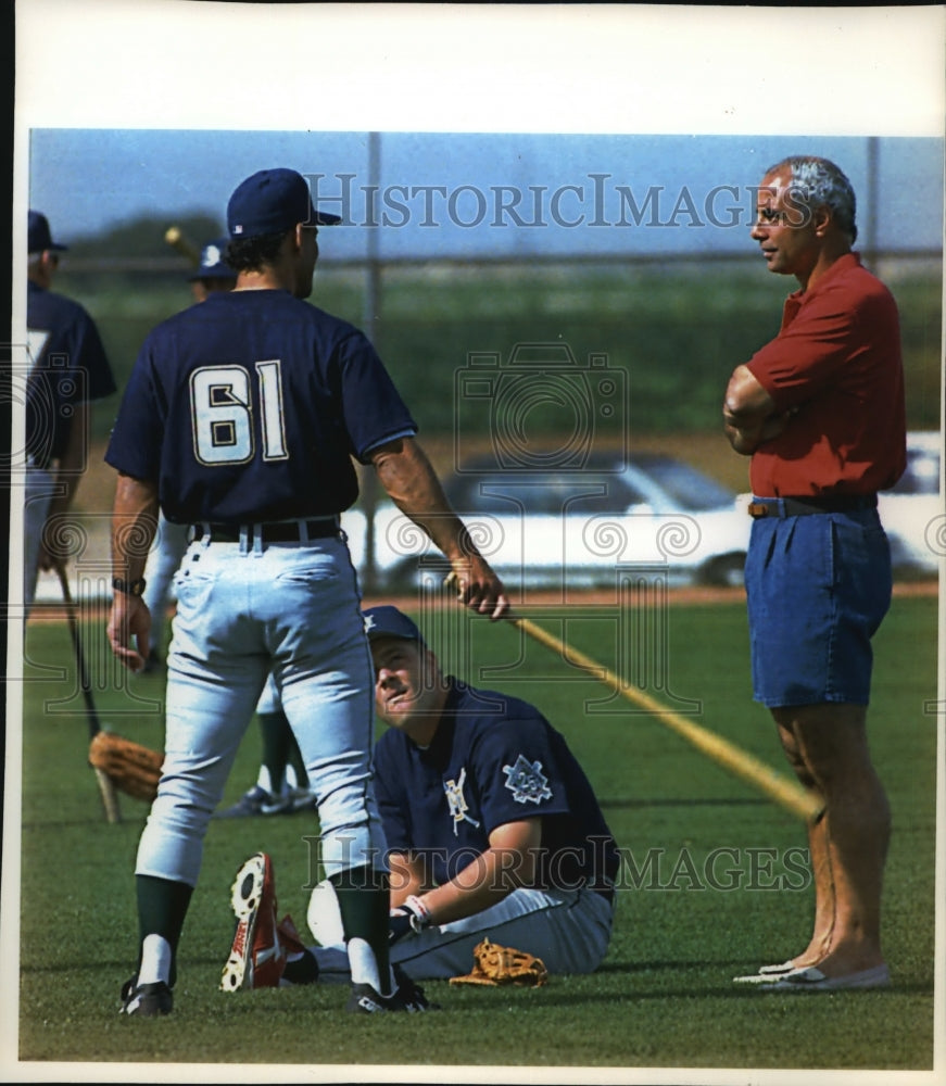 1994 Press Photo Sal Bando Jr. (sitting), uncle (61) and father, Brewers workout - Historic Images