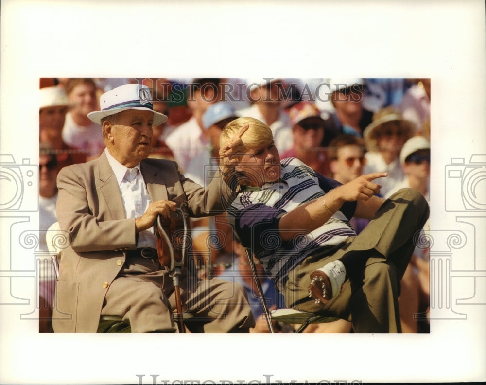 Press Photo Professional Golfer John Daly Points On-Course In Front Of Gallery - Historic Images