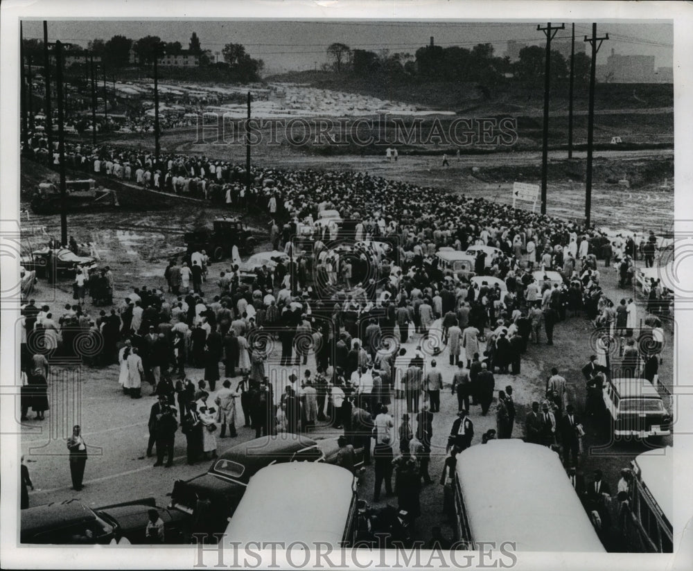 1958 Press Photo Baseball Fans Exit County Stadium After World Series Game Loss- Historic Images