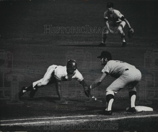 1970 Press Photo Baseball With Tommy Harper Of Brewers And Duke Sims Of Indians- Historic Images