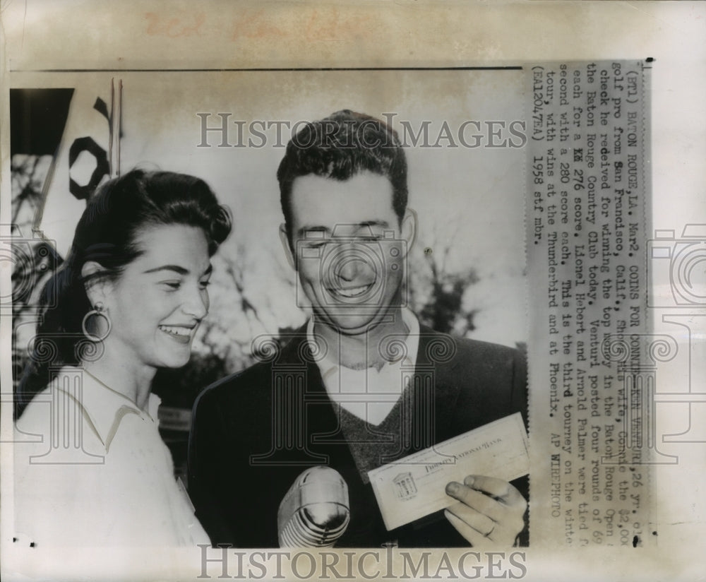 1958 Press Photo Golfer Ken Venturi, Wife Connie And Baton Rouge Open Check- Historic Images