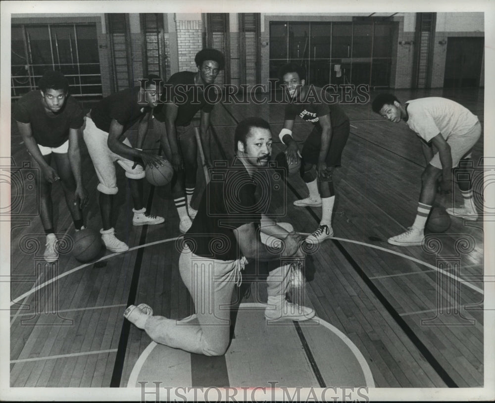 1974 Press Photo Lincoln High School - Bob Crawford and Basketball team- Historic Images